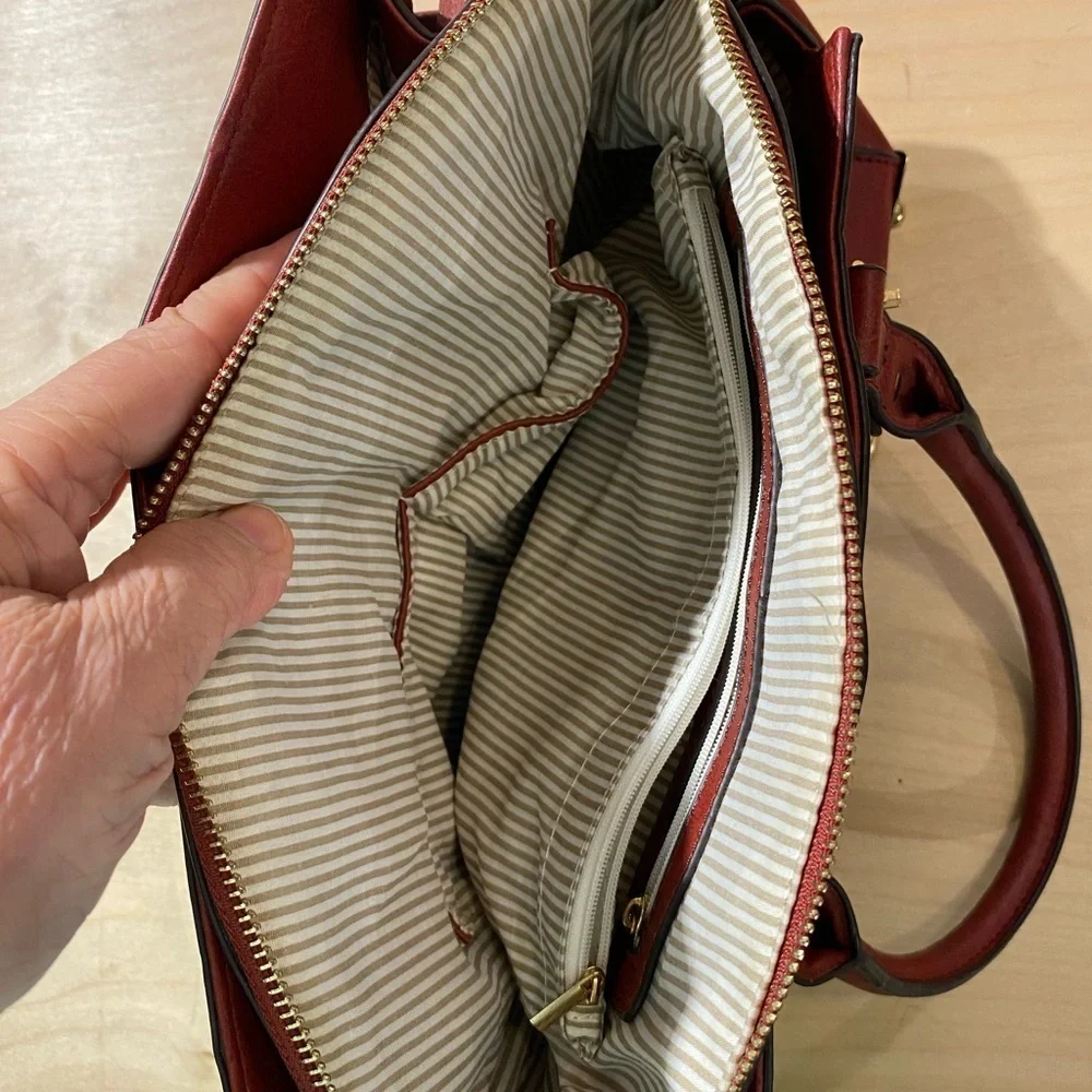 Mia M. Farrow Collection Elegant Red Handbag with Gold Accents (LD)